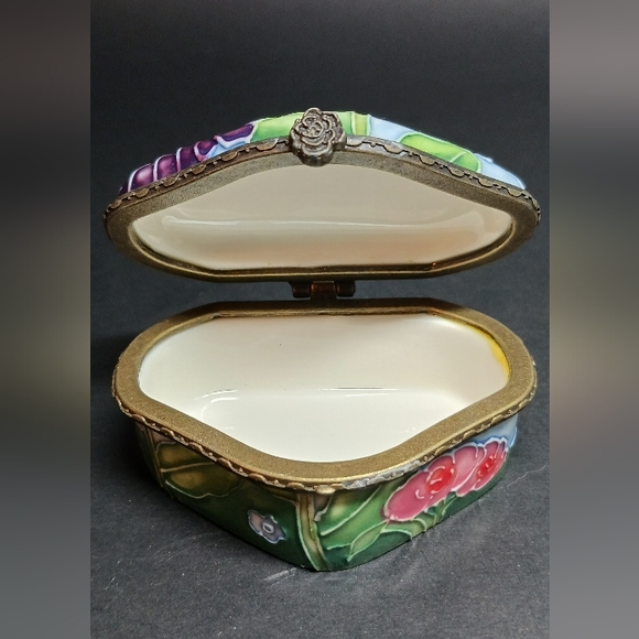 BENAYA PORCELAIN HEART SHAPED FLOWER DESIGN TRINKET BOX MARKED BENAYA JP 06 - Picture 4 of 6